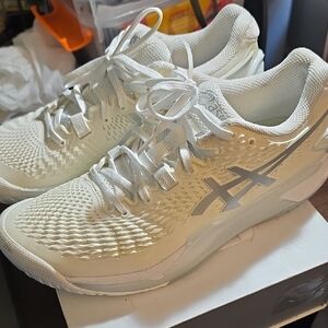 ASICS Cream and Silver Lightweight Lace-Up Trainers